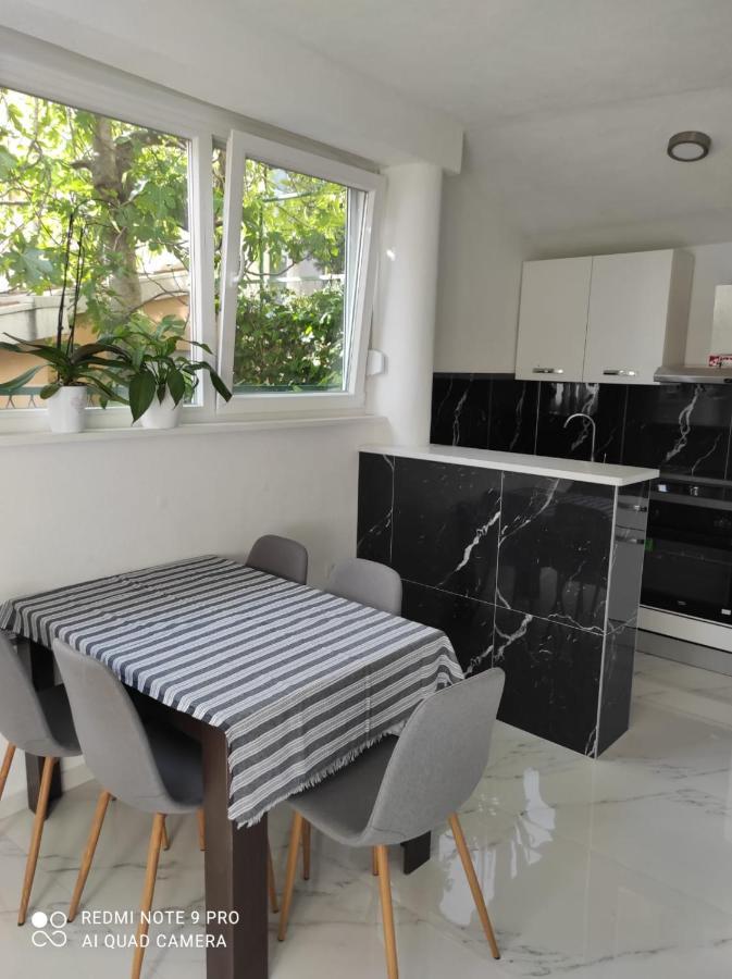 Apartments Pomalo Gostinjska kuća *