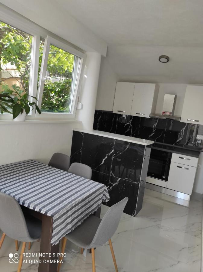 Apartments Pomalo Gostinjska kuća